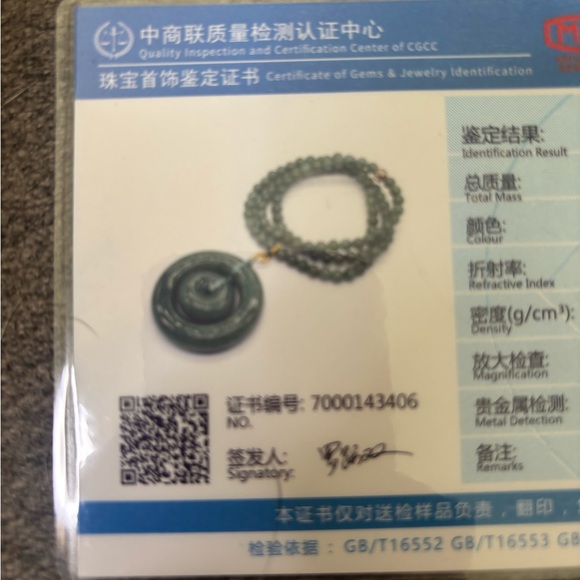 Grade A Jade Beaded Necklace and Pendant - Picture 7 of 8